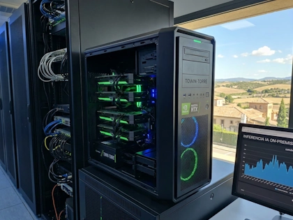Servidor TOWINTORRE ejecutando inferencia de IA onpremise en España con GPU NVIDIA RTX.